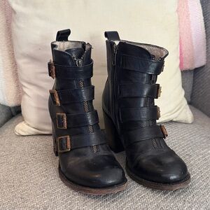 Freebird Banjo Black Leather Heeled Boots with Buckles